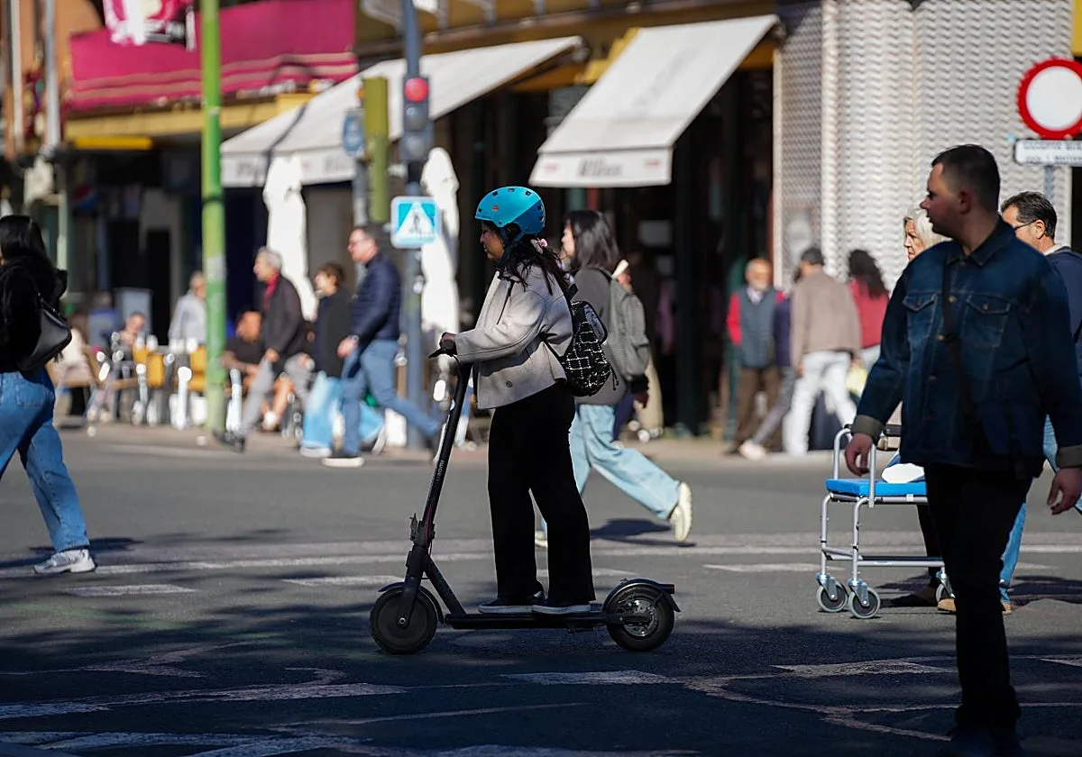 Muere una menor de 17 años en Málaga al golpearse la cabeza tras caerse del patinete eléctrico