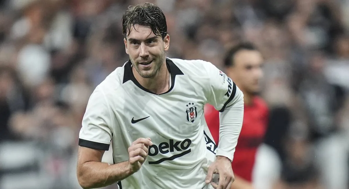 Hat-trick de Vlahovic y tropezón de Salah