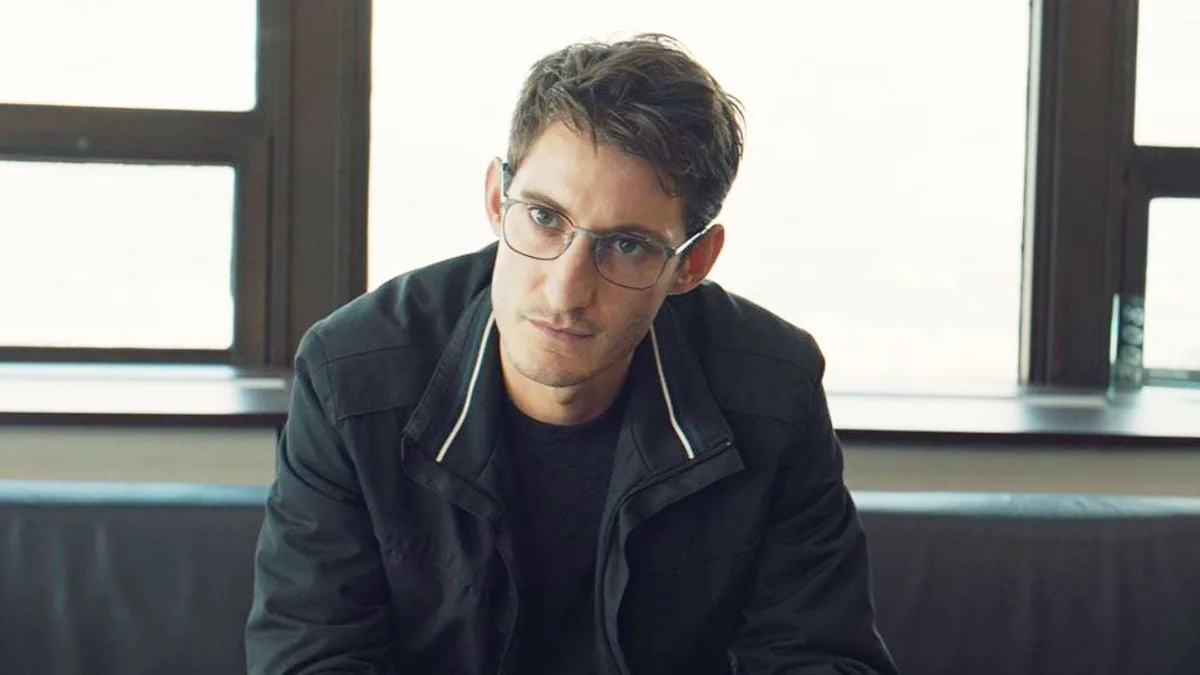 Boîte noire sur France 2 : Pierre Niney s’est inspiré de ce rôle culte de DiCaprio pour jouer son personnage obsessionnel