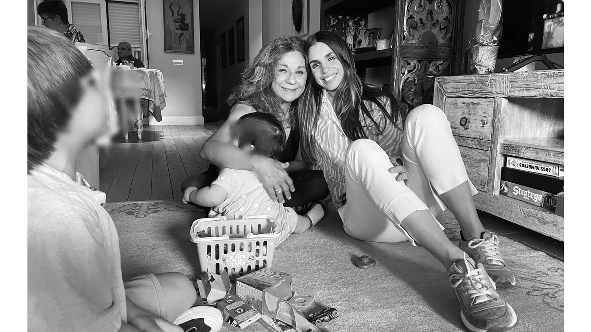 La familia Flores sigue creciendo: la entrañable imagen de Elena Furiase que lo confirma