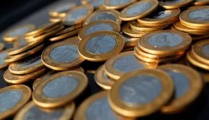 Vencimento de títulos do Tesouro e recalibragem de fundos pressionam juros nesta 2ª