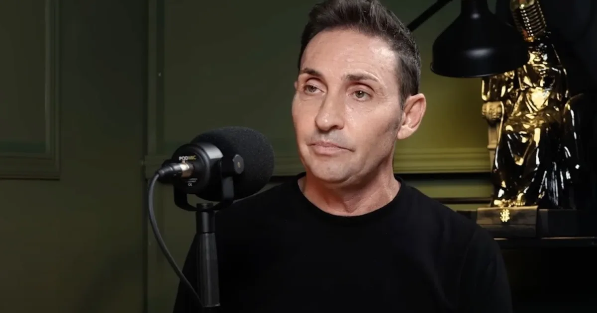 Javier Botía, mentalista: "La posición de los pies es muy importante: determina quién es el líder o dónde está el interés"