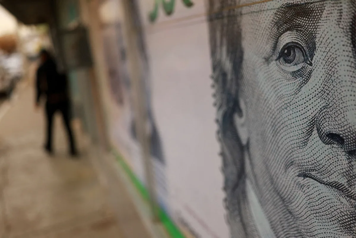 Todo lo que hace el equipo económico por desactivar el apetito de dólares del mercado