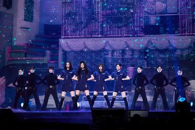 ILLIT、新曲「逮捕しちゃうぞ」初披露