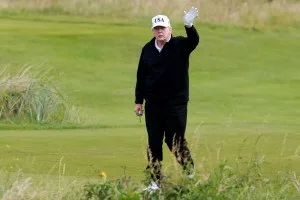 Juíza critica Departamento de Justiça de Trump por remover árvores de campo de golfe