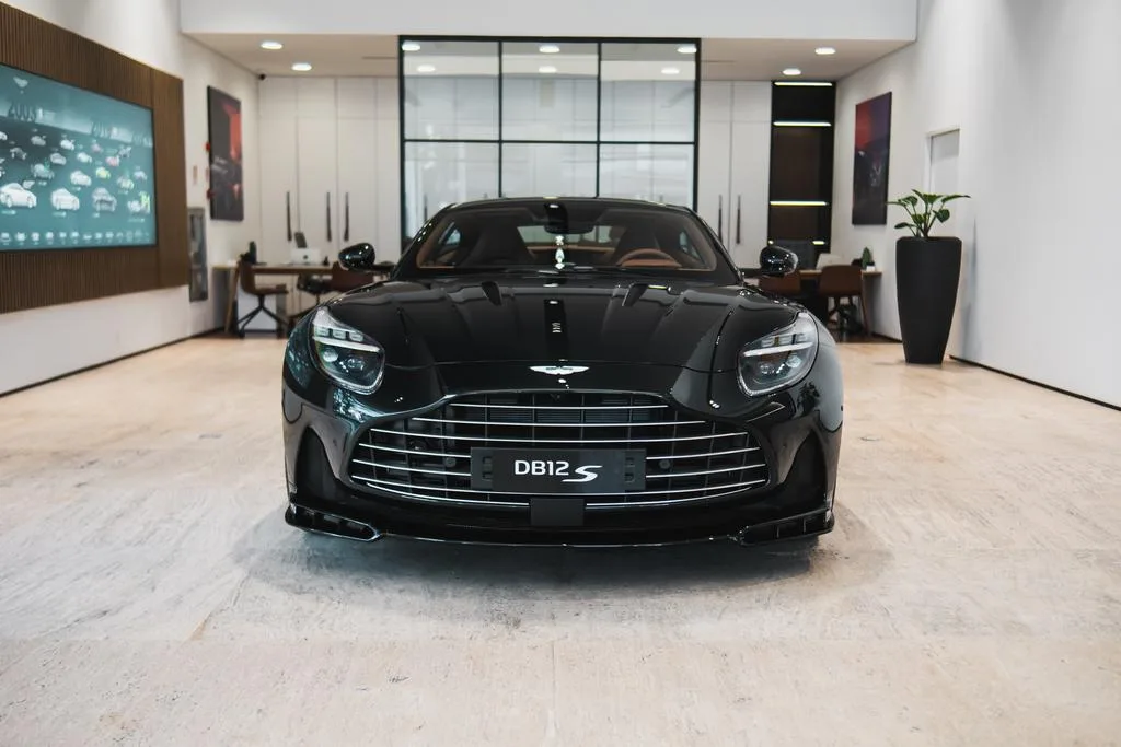 Aston Martin DB12 S chega ao Brasil por R$ 3.500.000,00