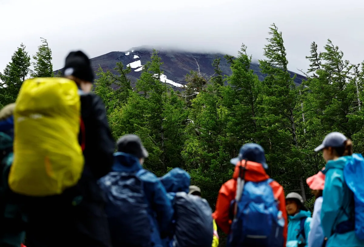 Yamanashi to charge climbers for Mount Fuji helicopter rescues