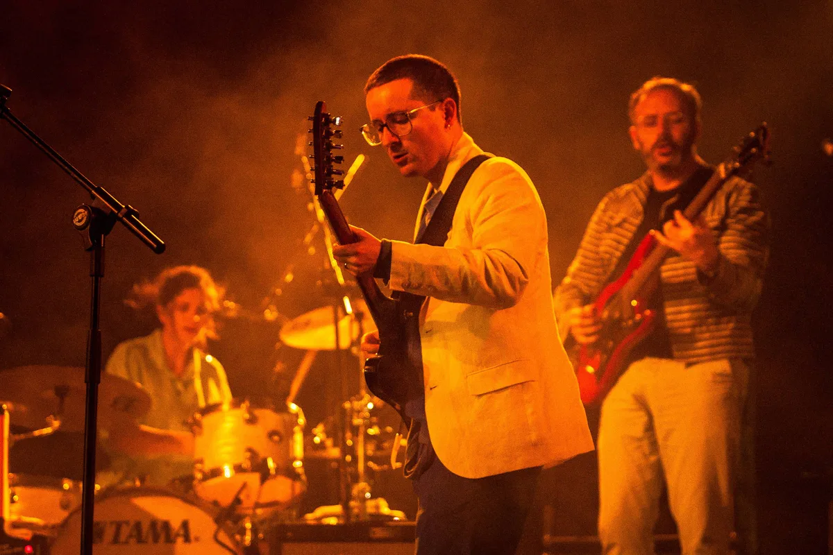 Hot Chip celebra 20 anos do álbum 'The Warning' em show em São Paulo