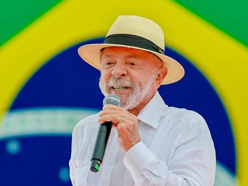 Votar contra a PEC 6x1 é "jogar contra" os trabalhadores, diz Lula