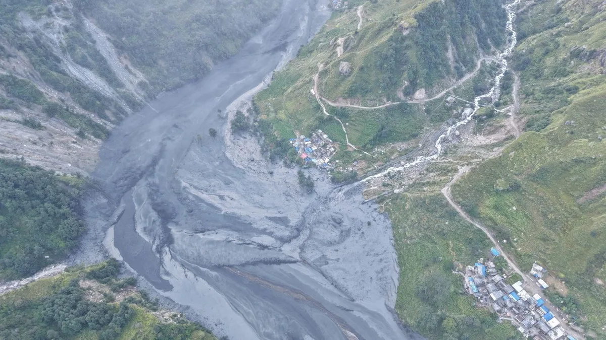 Nach Katastrophe im August: Nepal erneut von Sturzflut erschüttert – Wassermassen hinterlassen Verwüstung
