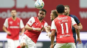 SC Braga arranca vitória sofrida frente ao Estoril