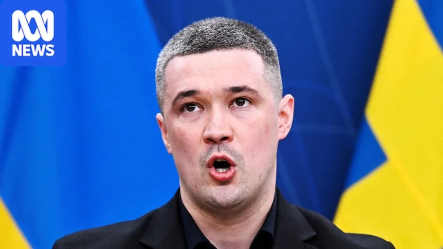 Sacked Ukraine defence minister calls for wartime presidential election