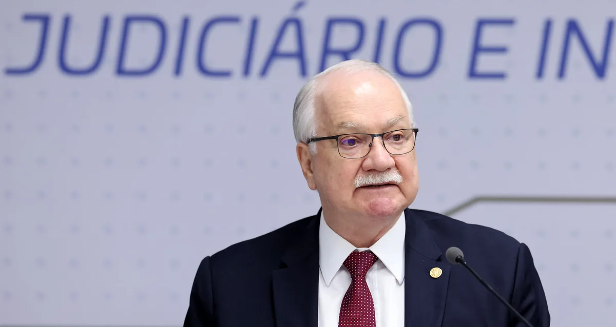 Ministros pressionam Fachin a adiar sessão; acesso a celular de Vorcaro vira nova ‘batalha’