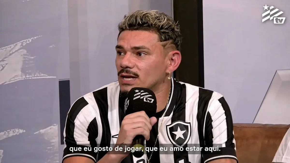 Tiquinho Soares no retorno ao Botafogo: “Eu amo estar aqui”