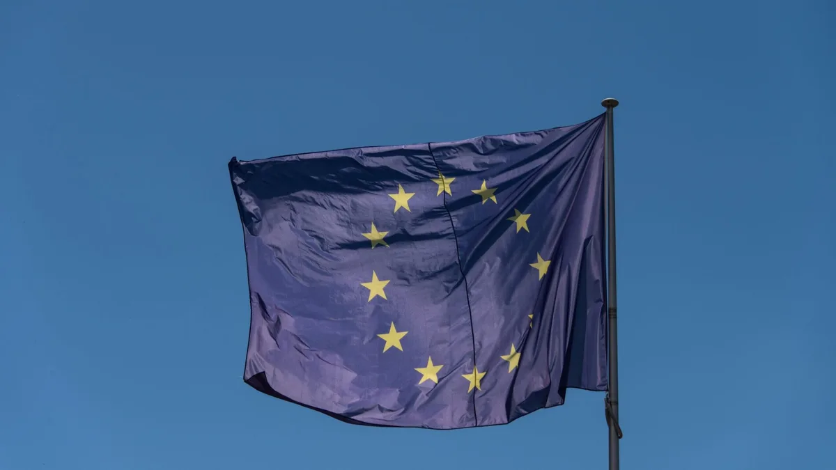 Bruxelas quer travar a pornografia infantil. As mensagens já estão a ser vigiadas?