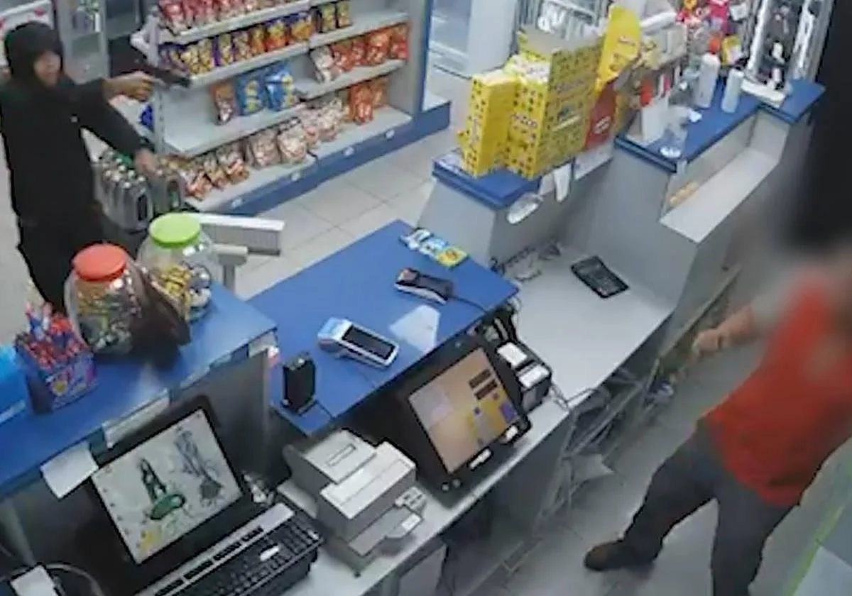 Detienen a tres jóvenes, dos de ellos menores de edad, por atracar tres veces la misma gasolinera en Murcia