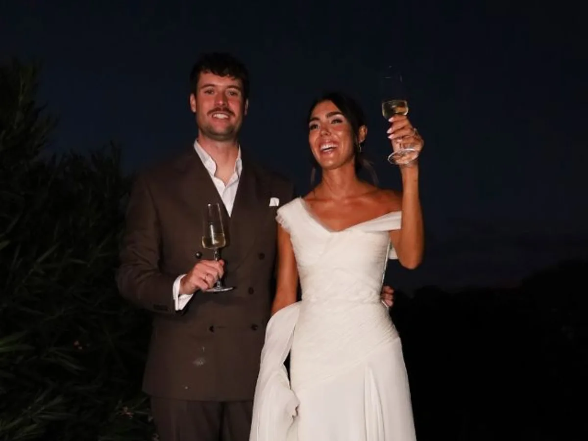 Del brazo de su madre: Anna Padilla se da el 'sí, quiero' con Mario Cristóbal en una emotiva boda en Cádiz