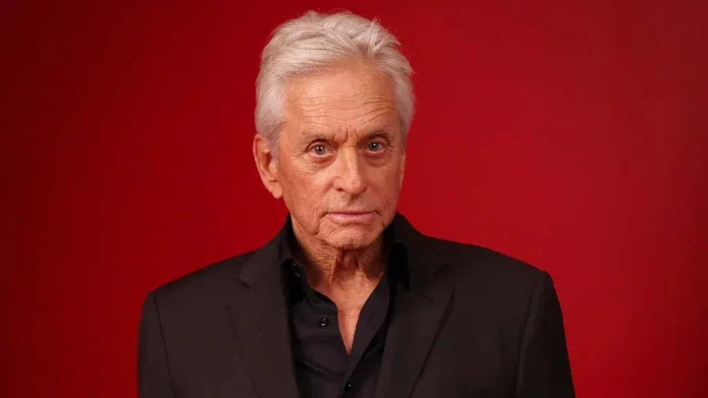 Michael Douglas revela que contrabandeava maconha em malas do pai para pagar a faculdade