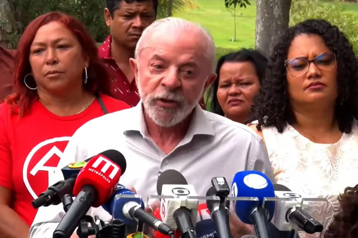 Lula diz que presidente do TSE "não pode ter lado político"