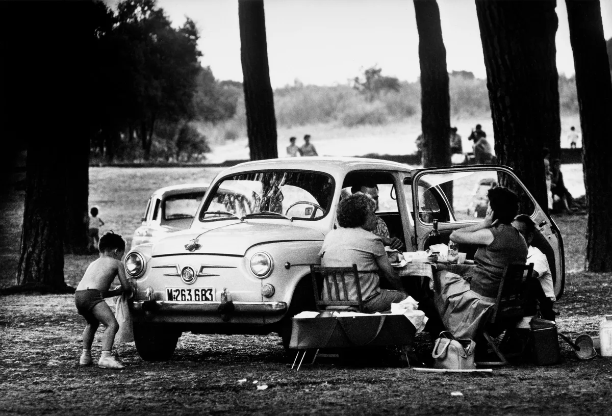 Manifiesto a favor de la sobremesa: un gusto improductivo, irreductible y tremendamente español