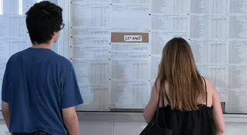 Começa o ano letivo para os alunos do ensino secundário com falta de professores