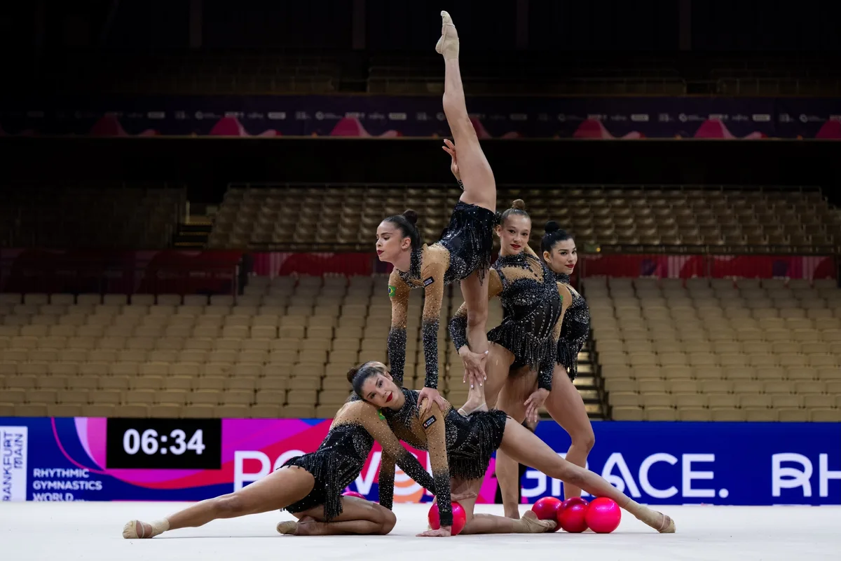 Brasil fatura ouro inédito e é campeão mundial no conjunto de 5 bolas