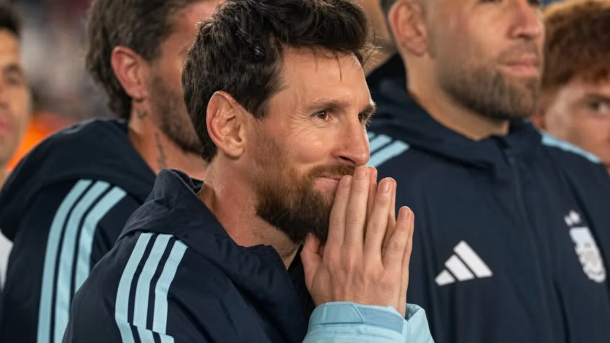Rodolfo Borges na Crusoé: A liderança humilde de Messi