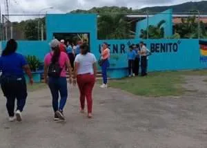 Acondicionan cancha y techado en Escuela San Benito de Santa Lucía