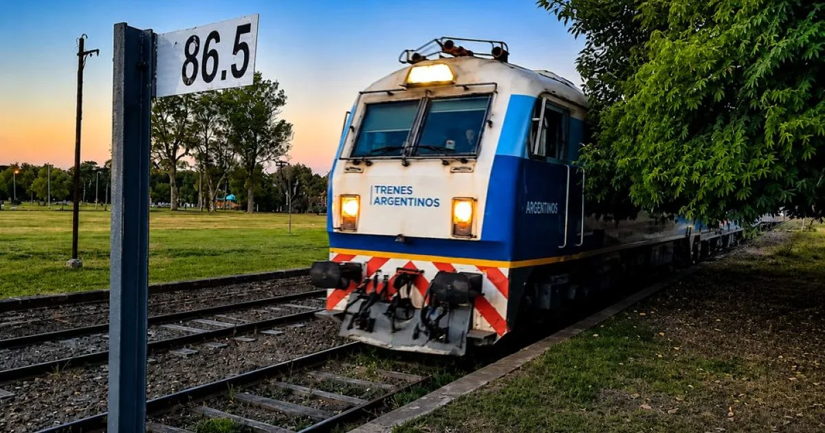 Escapada en tren y por menos de $2.500: tres pueblos con lagunas hermosas, salame quintero e historia rural