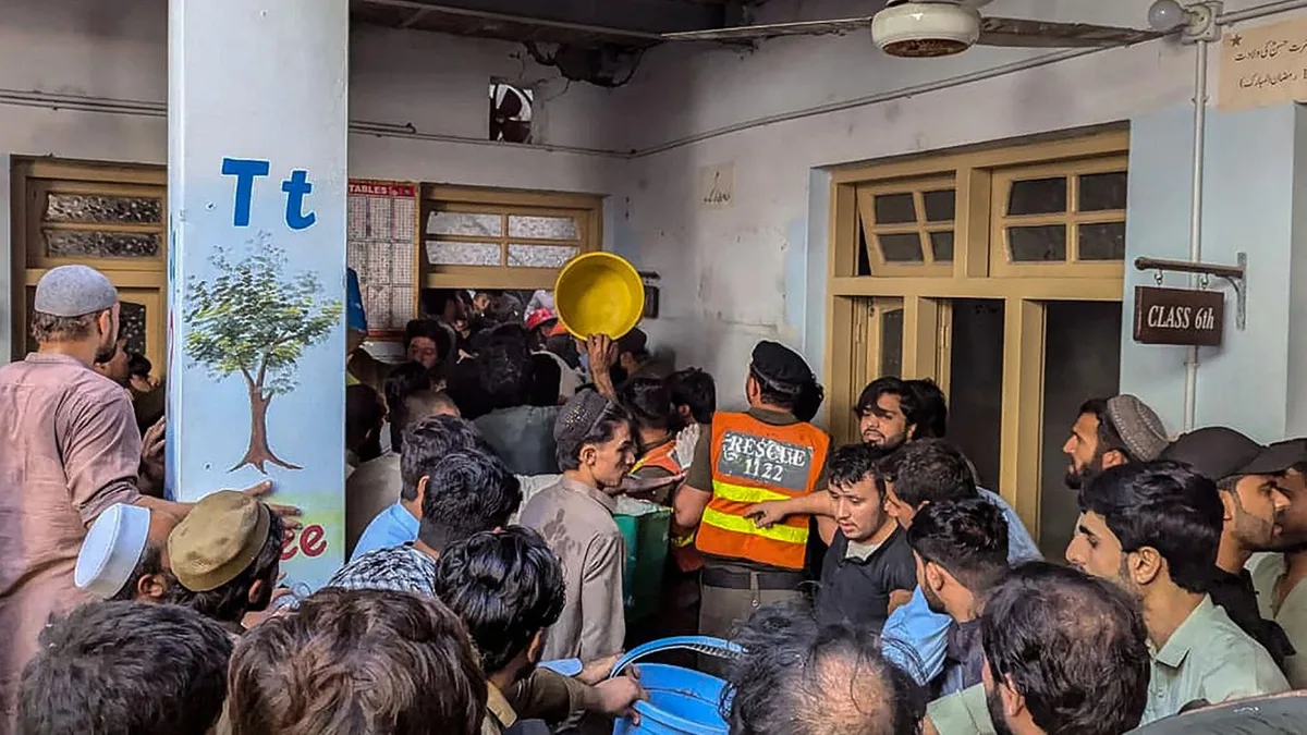 Pakistan: Schuldach stürzt ein – Dutzende Schüler sterben