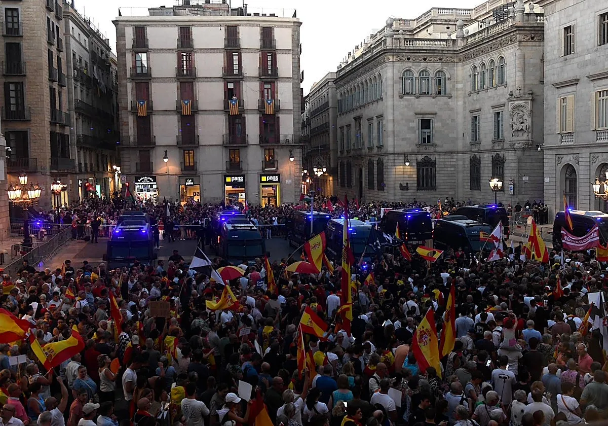 Barcelona muestra su apoyo a Ceuta con la réplica minoritaria de la izquierda