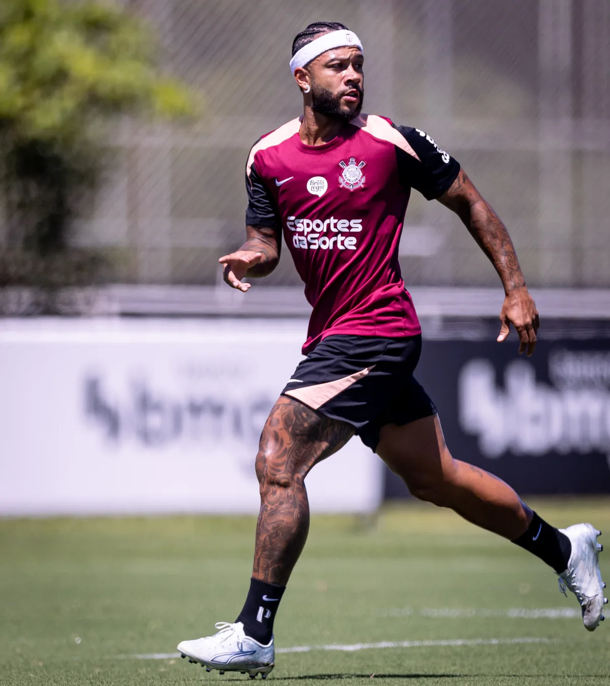 Sem contrato renovado, Memphis não viaja com o Corinthians para jogo da Libertadores
