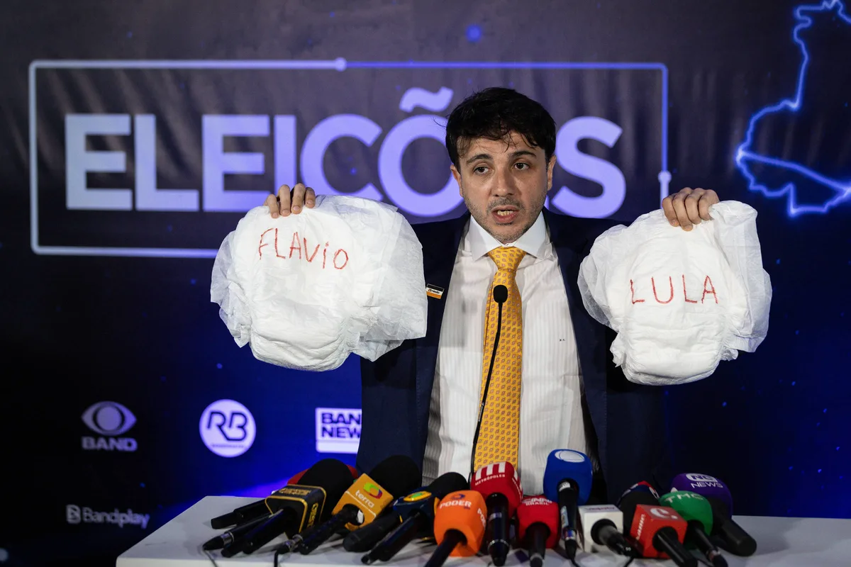 Lula vai ao TSE contra Renan Santos e Caiado por ataques em debate e pede retirada de posts em redes