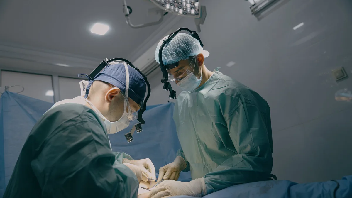 Altos cargos del Hospital Ramón y Cajal rebajaron la gravedad de pacientes para mejorar sus listas de espera: “Ocultan datos negativos a la Consejería”