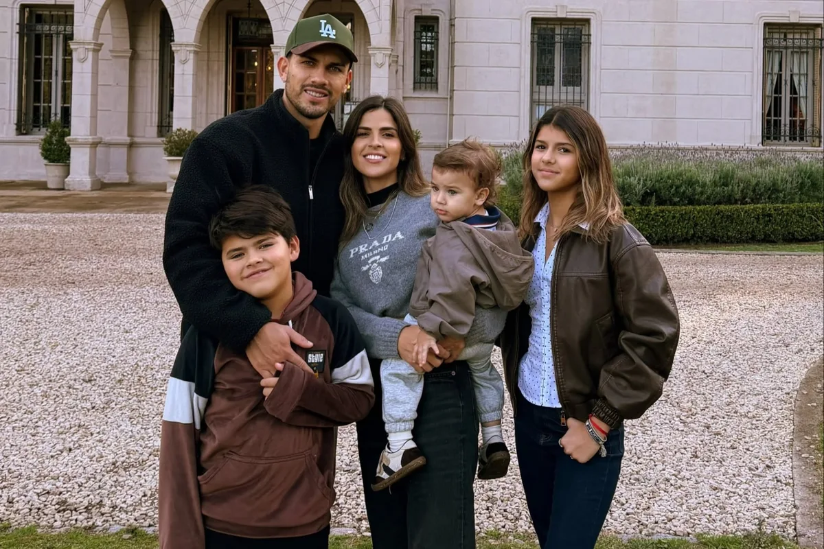Leandro Paredes compartió una foto con su hija y un detalle llamó la atención de todos
