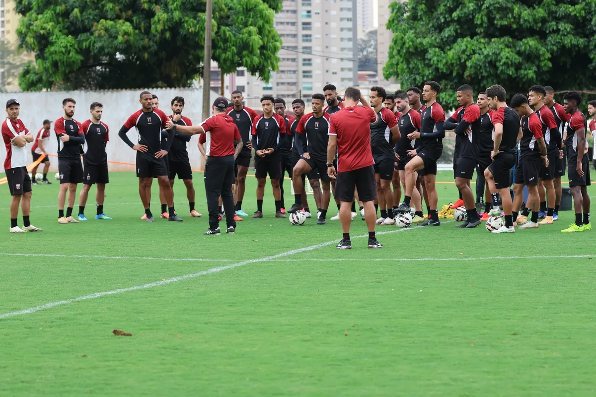 Botafogo-SP fecha janela de transferências sem novos reforços para Cláudio Tencati