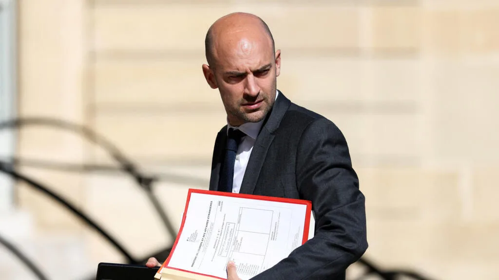 Iran: les proches de deux graphistes arrêtés après une rencontre avec des diplomates français demandent l'aide de Paris