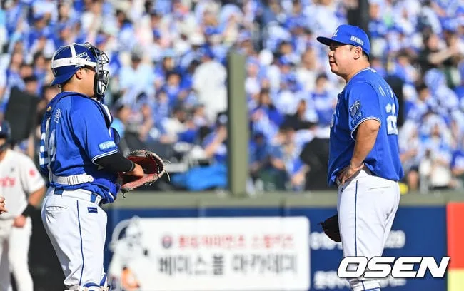 [사진] 4회 마무리 못하고 교체되는 이승현