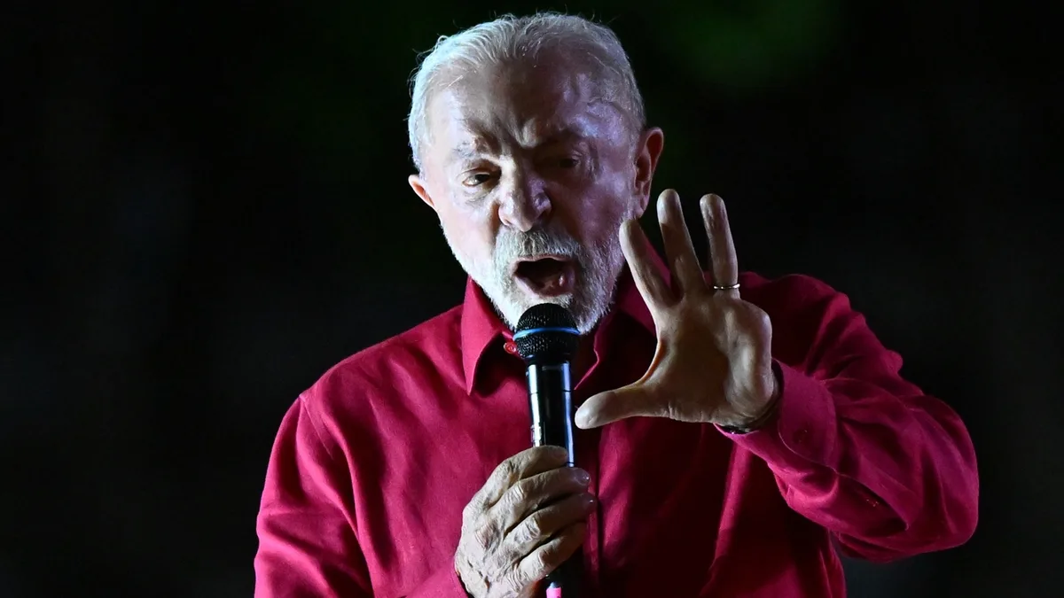 PT lança panfleto que associa ações de Lula à Bíblia para atrair evangélicos