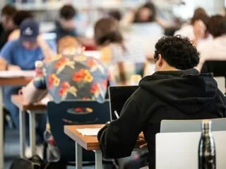 Triche au concours de médecine : l’instance organisatrice dément les soupçons de fraude pour des épreuves de l’internat