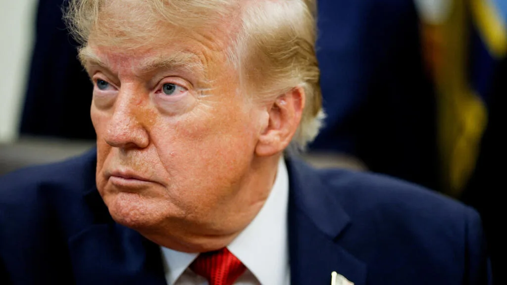 Trump va nommer un "tsar" pour "chérir, aider et veiller sur" l'IA