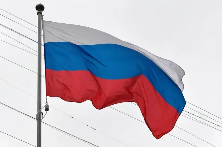 В Латвии отменили приговор женщине за вывешенный в окне флаг России