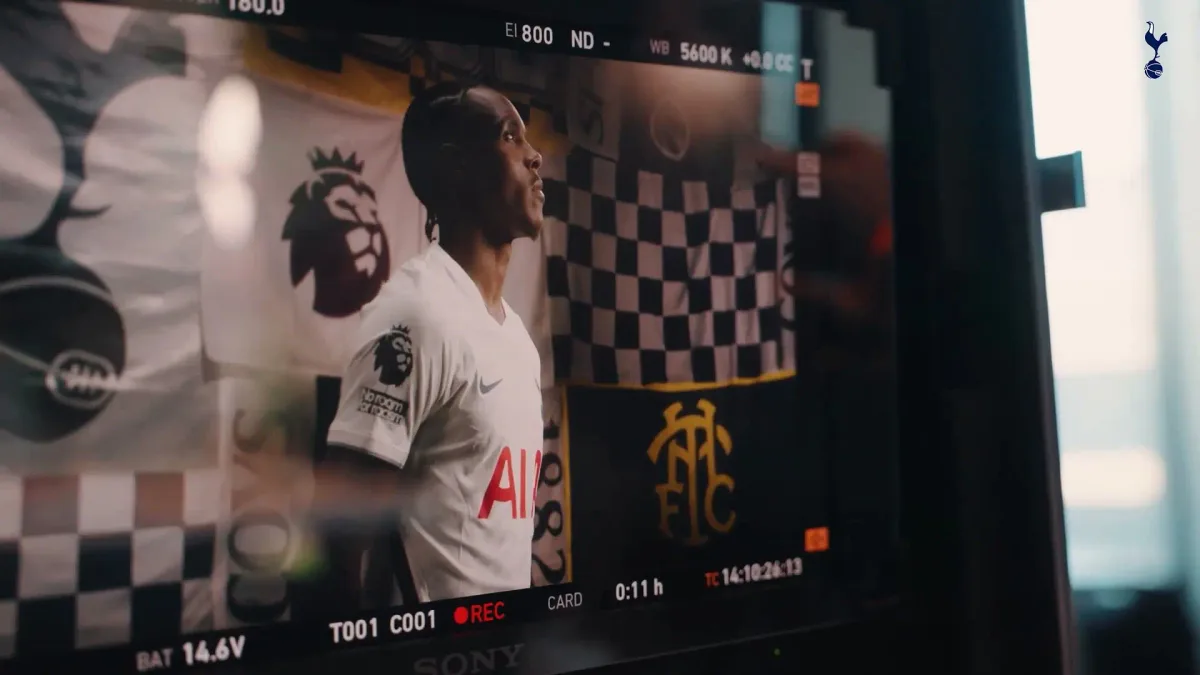 Tel e Tonali estrelam ensaio de fotos do Tottenham para 2026/27