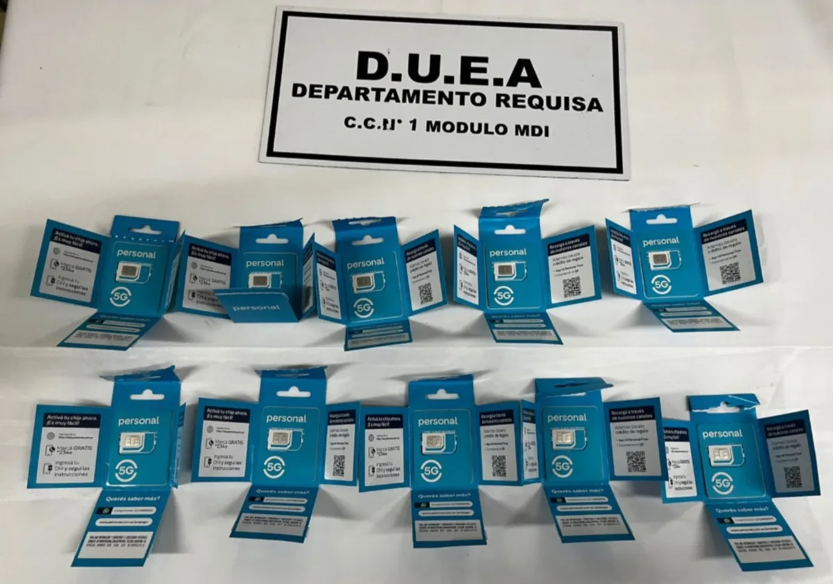 Intentaron ingresar 10 chips de celulares al penal de Bouwer ocultos dentro de una mochila infantil