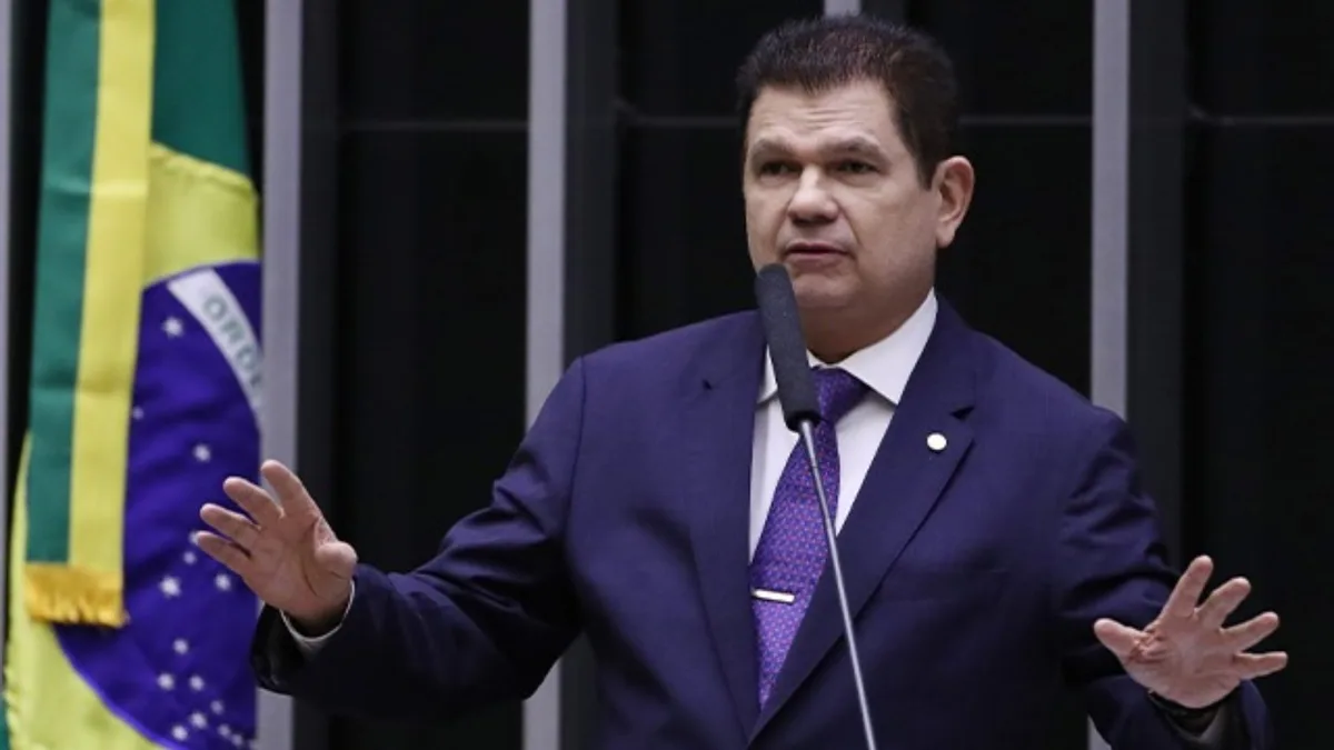 Lula retira vice-líder do governo na Câmara aliado de Ciro Gomes