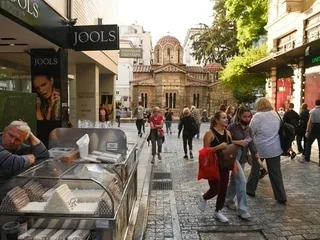 « Un profond problème social » : en Grèce, paradis des touristes, un habitant sur deux ne peut pas s’offrir de vacances