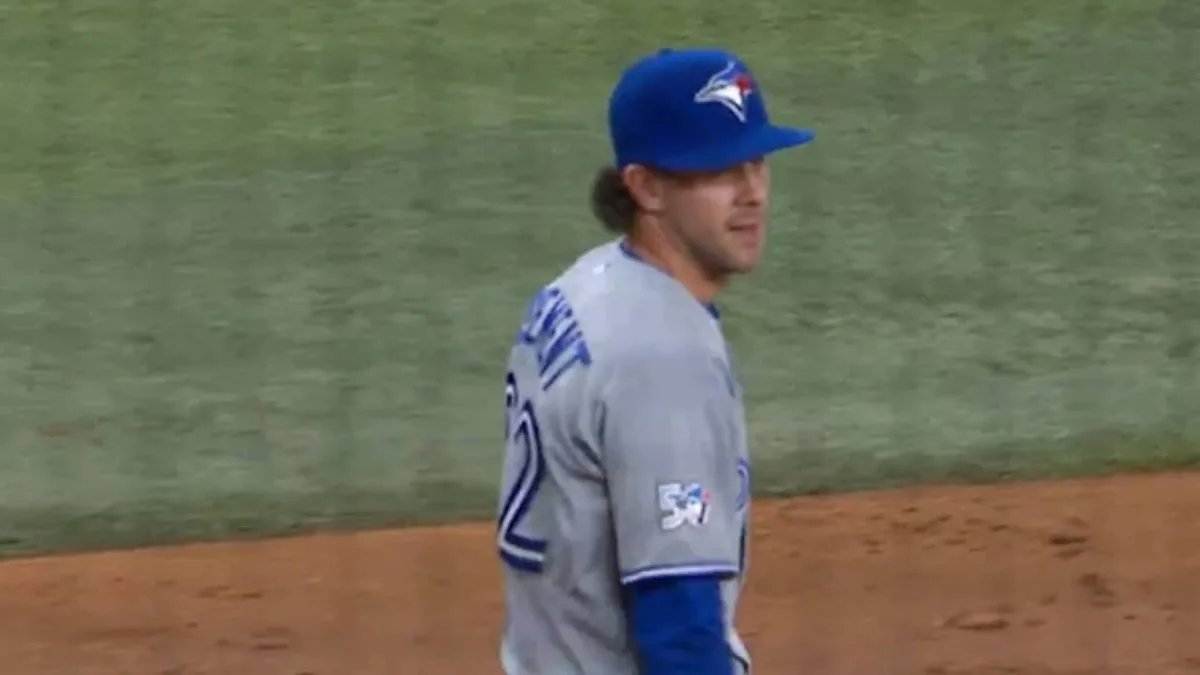 Blue Jays’ Clement’s throwing error gives Rangers the lead