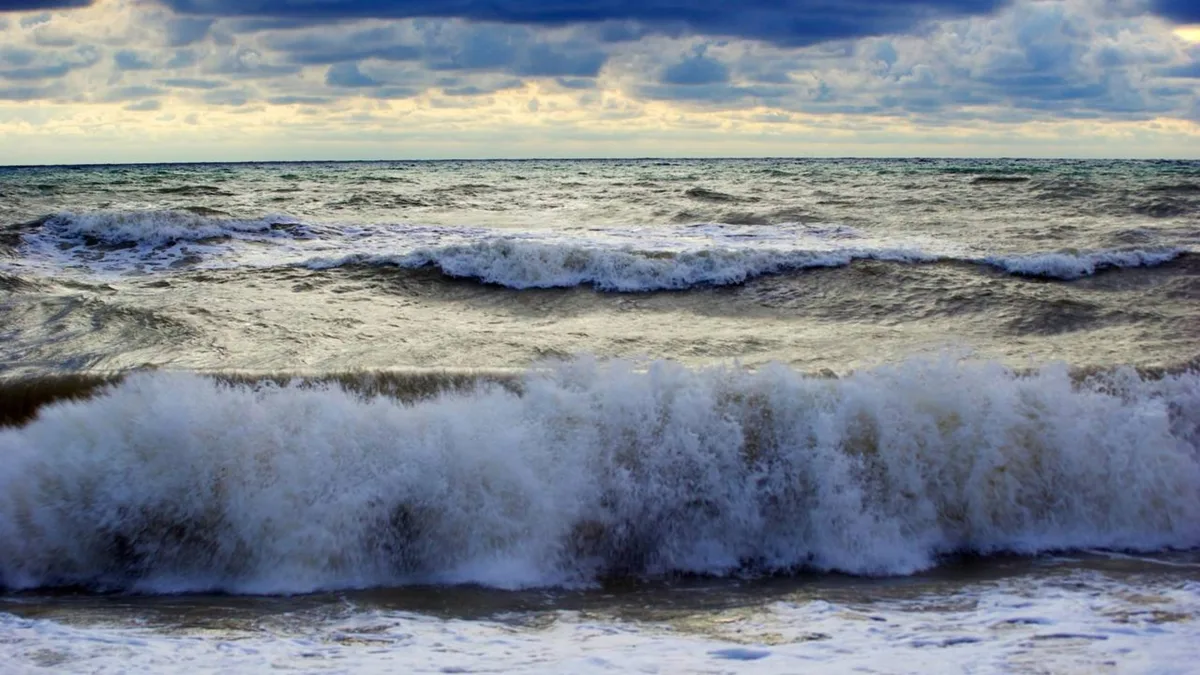 Aos 91 anos, Maria realizou um sonho que esperou a vida inteira: o primeiro encontro de Agalantina com o mar emocionou uma aldeia inteira