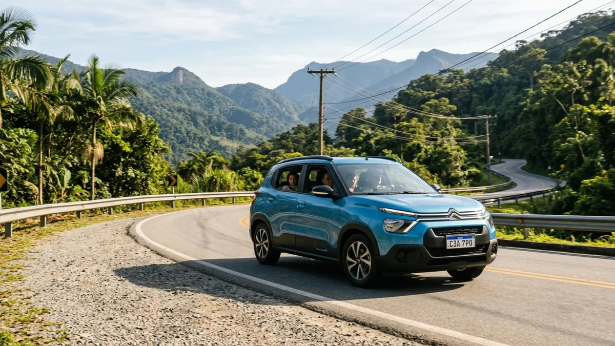Sete pessoas podem viajar neste SUV de pouco mais de 4,3 metros, mas retirar a terceira fileira transforma a traseira em um porta-malas de 493 litros