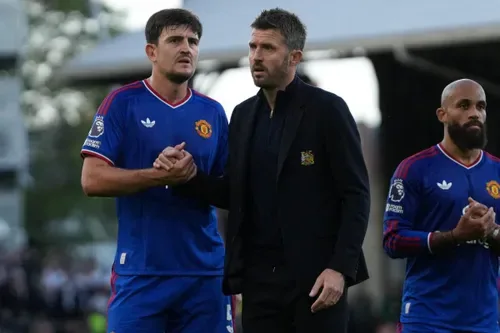 Carrick demands Manchester United response after 'pathetic' jibes